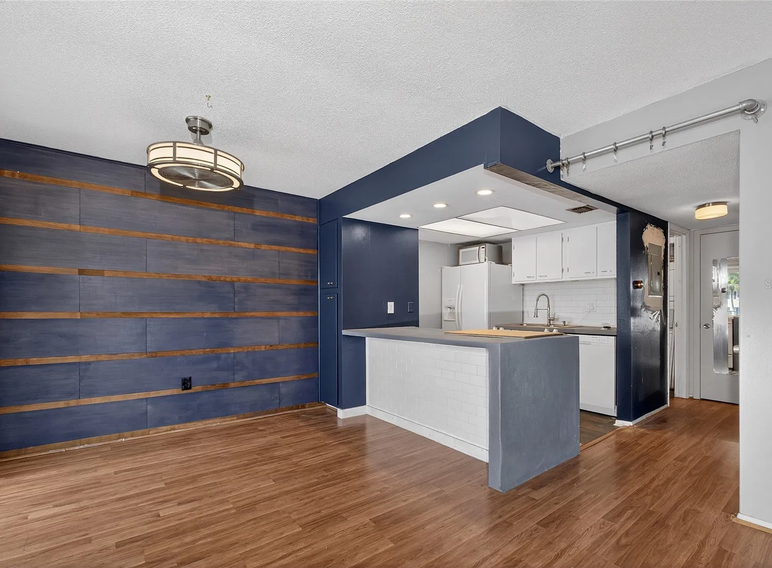 1 bed, 695 sqft, $1,300 — Photo 4