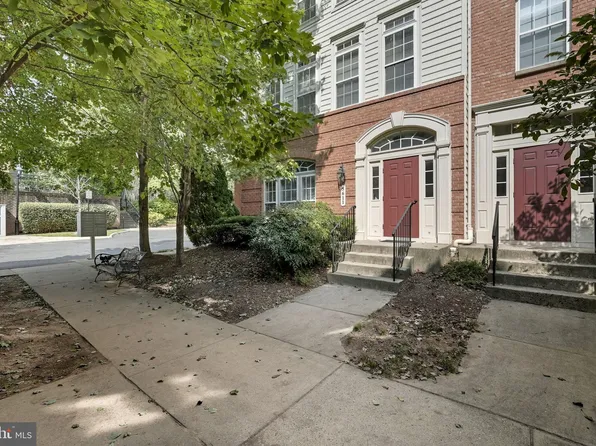 5611 Harrington Falls Ln, Alexandria, VA 22312