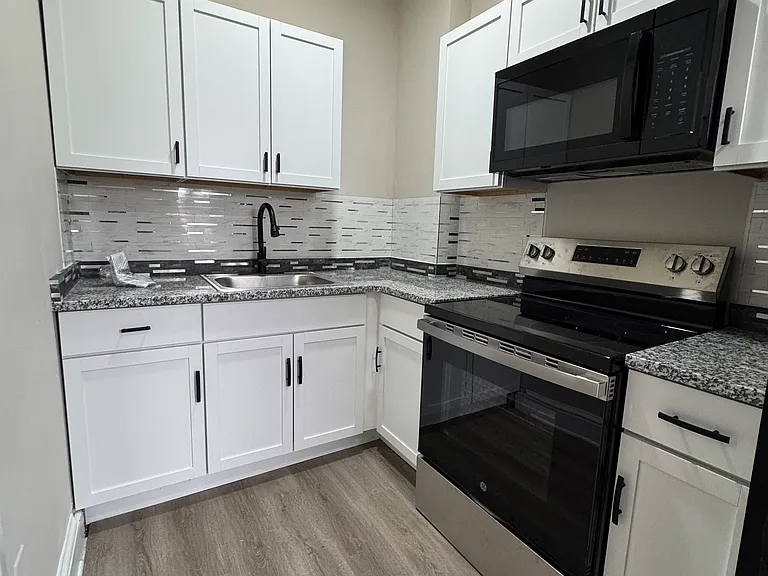 527 W Orange St #8 — Photo 11