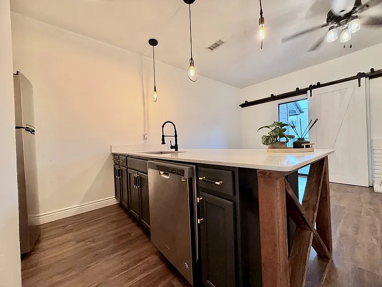 1503 N Garrett Ave #211 — Photo 3