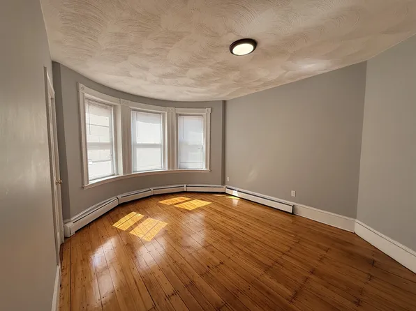 115 Harvard St APT 1, Cambridge, MA 02139