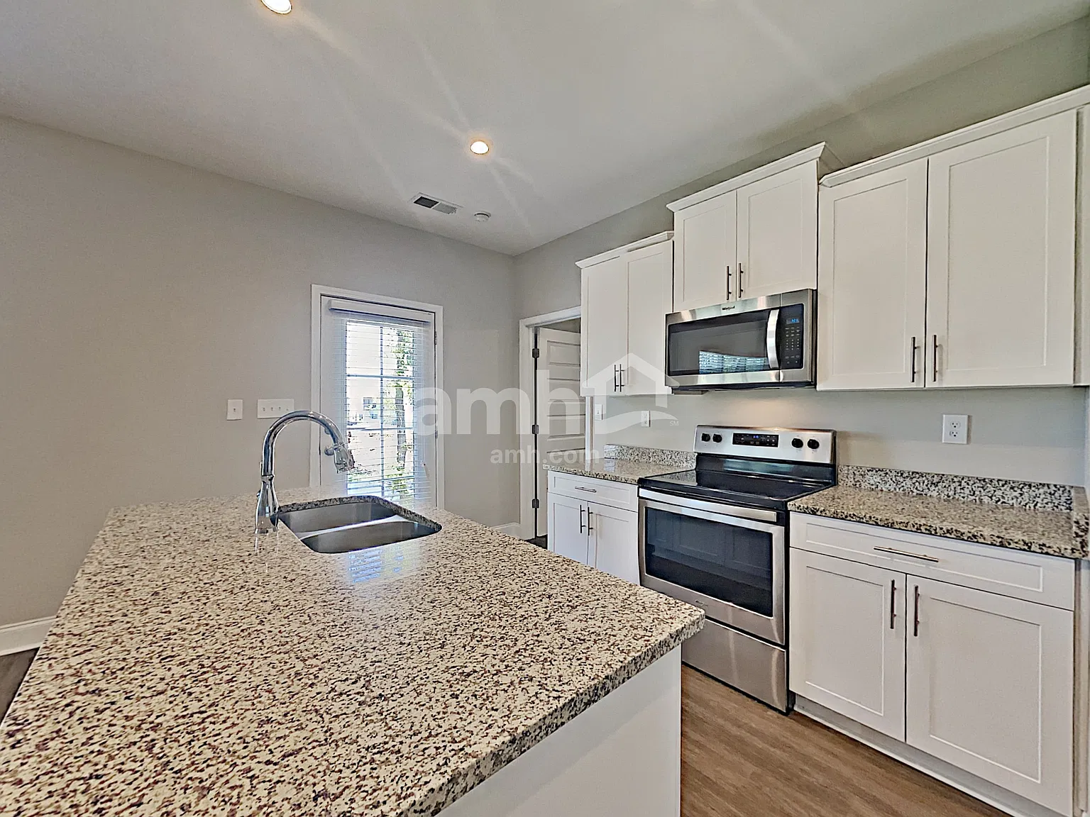 3 bed, 3.0 bath, 1613 sqft, $2,350 — Photo 3