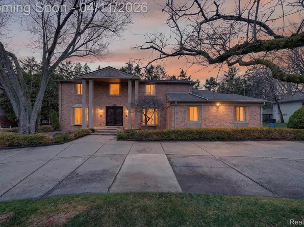 21770 Riverview Dr, Beverly Hills, MI 48025