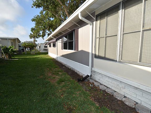 3rd image of 476 Cardinal Ln