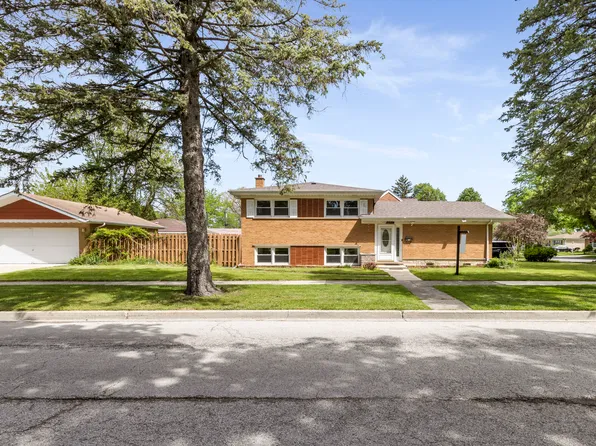 1694 Sycamore St, Des Plaines, IL 60018