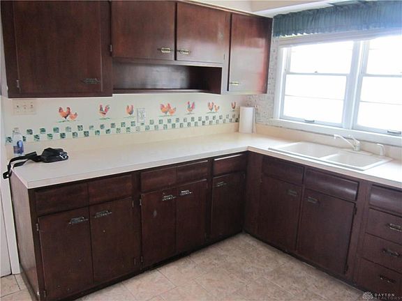 2nd image of 1113 W 2nd St