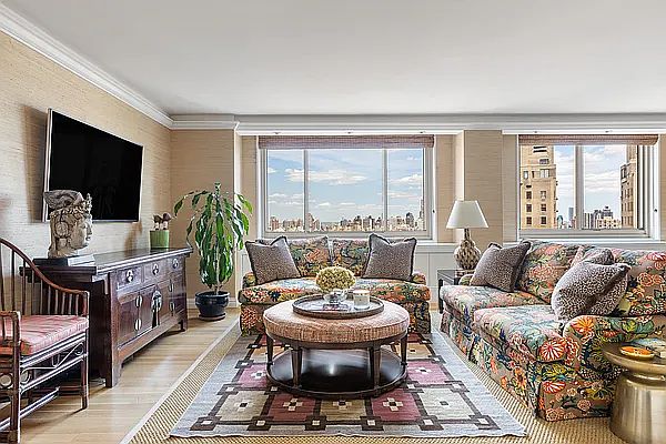 1st image of 30 W 63rd St APT 31