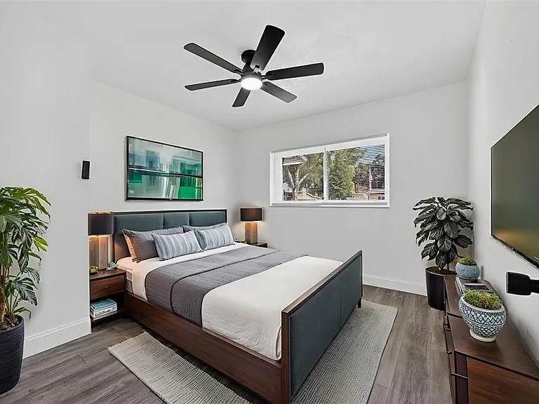 3034 Touraine Ave — Photo 45