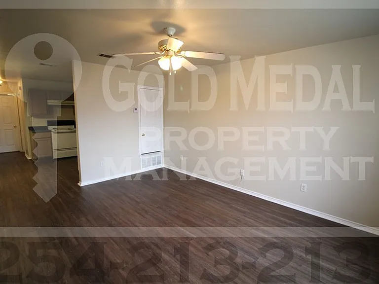 3402 Barcelona Dr — Photo 2