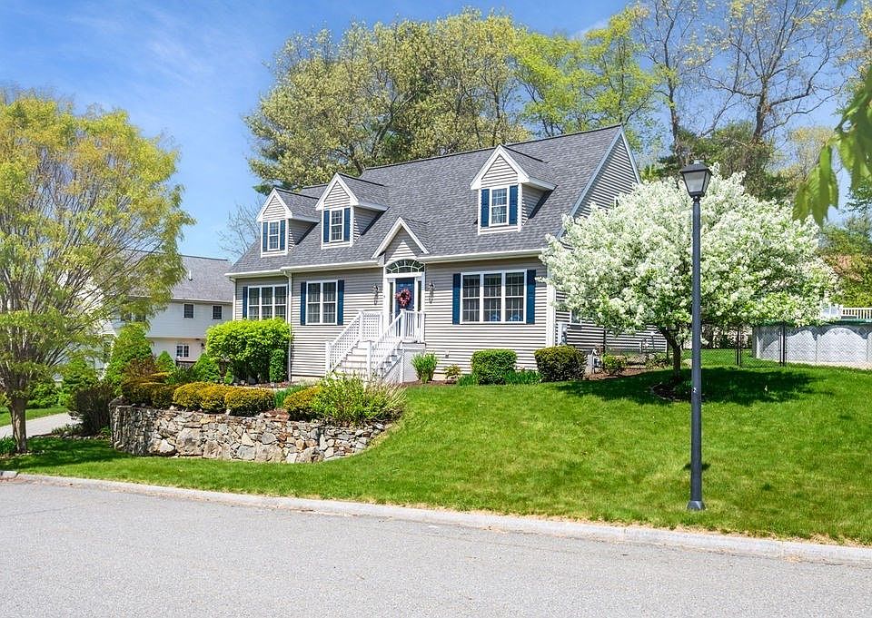 1st image of 6 Piper Glen Ln
