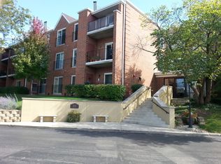 815 Leicester Rd APT 214A, Elk Grove Village, IL 60007