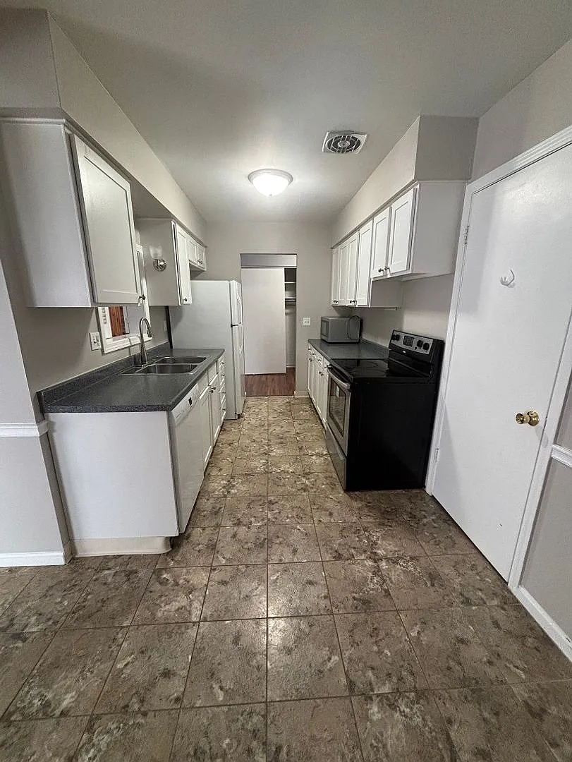 6970 Carriage Hill Dr — Photo 2