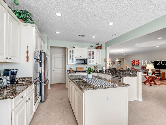 3rd image of 19 Landmark Ln