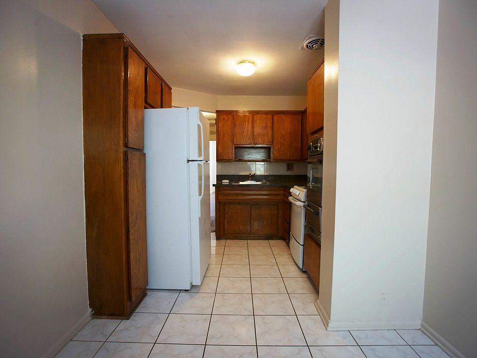 1st image of 1912 E 51st St #2