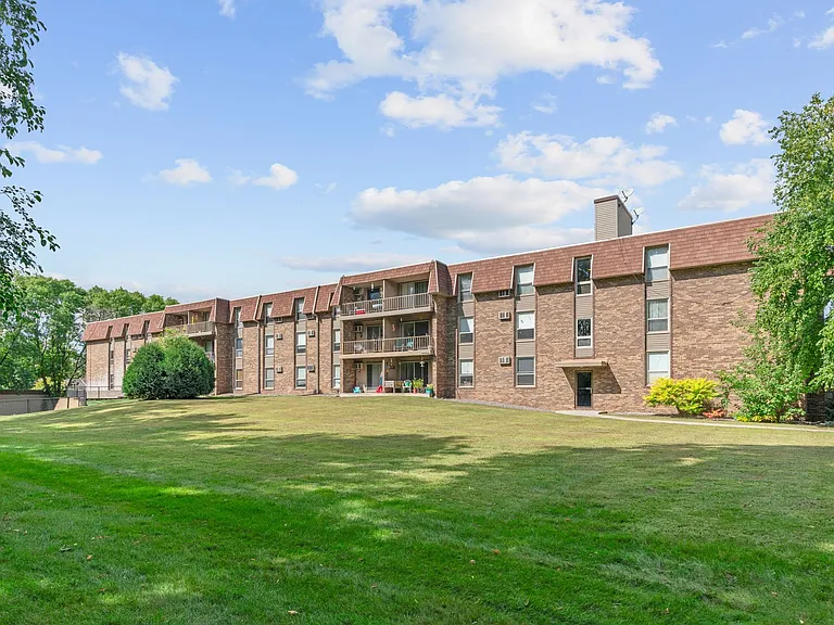 Cedarwood West Apartments | 2-Bedroom Apartments — Photo 29