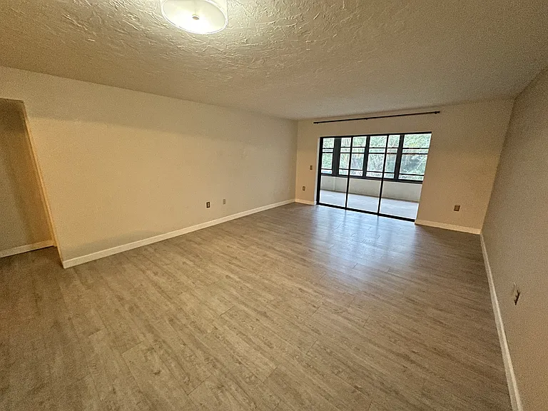 283 Sherwood Dr — Photo 3
