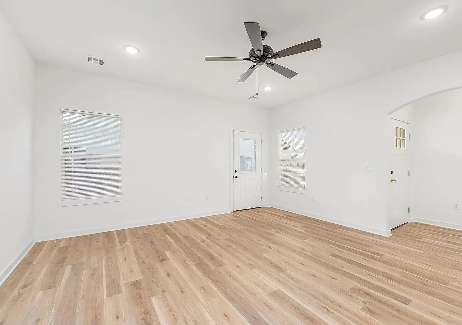 Gorgeous 3 Bedroom in Goddard, KS! — Photo 4