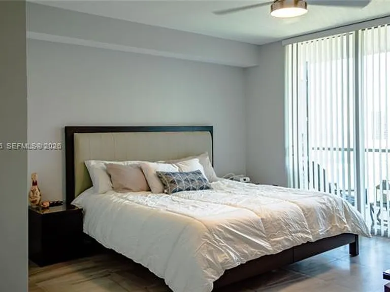 1111 SW 1st Ave #Penthouse 3822 — Photo 18
