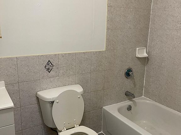 4th image of 859 E 223rd St APT 1
