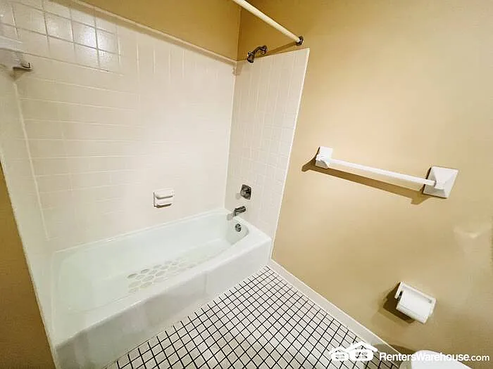 1817 Welland Ave — Photo 15