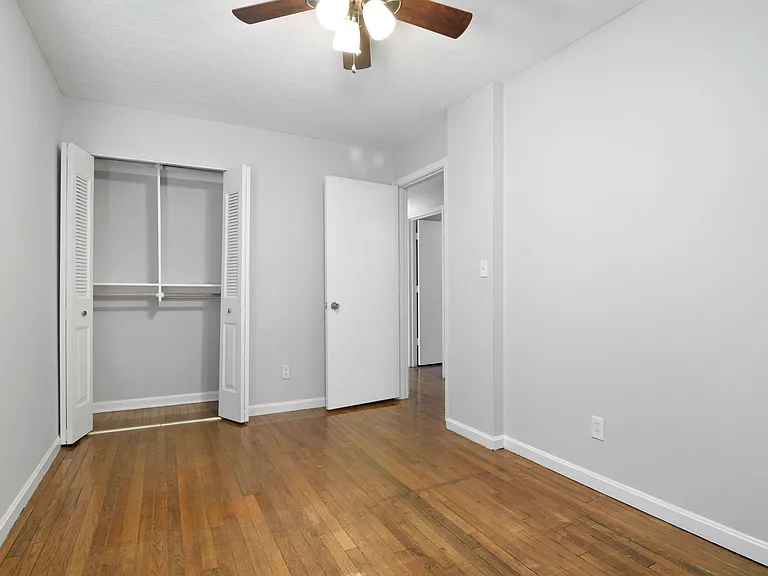 404 W Hill St — Photo 3