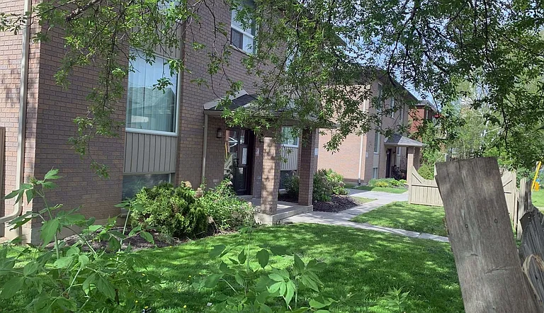 282 Romaine St — Photo 6