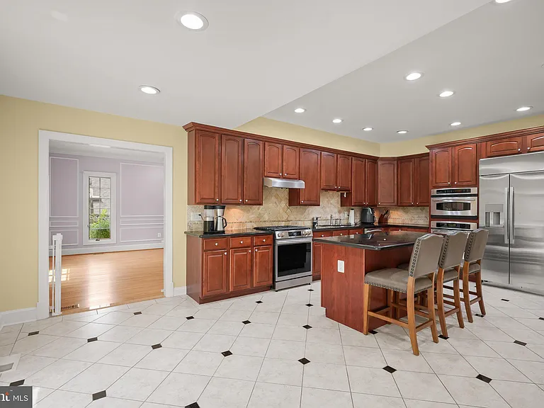 9809 Hall Rd — Photo 11