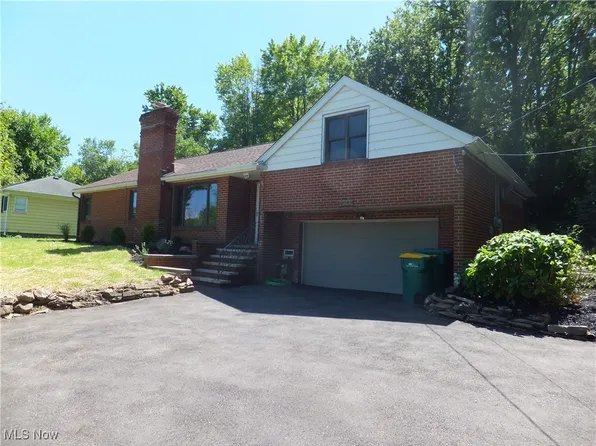 2348 Rockside Rd, Seven Hills, OH 44131