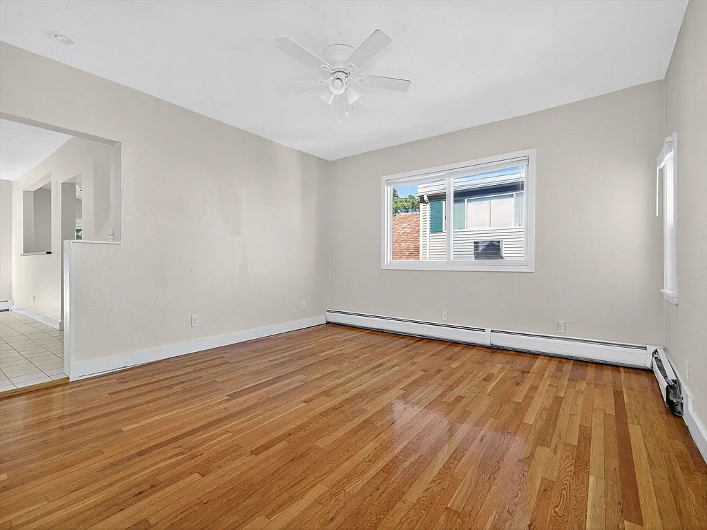 4 bed, 1.0 bath, 1285 sqft, $3,000 — Photo 3