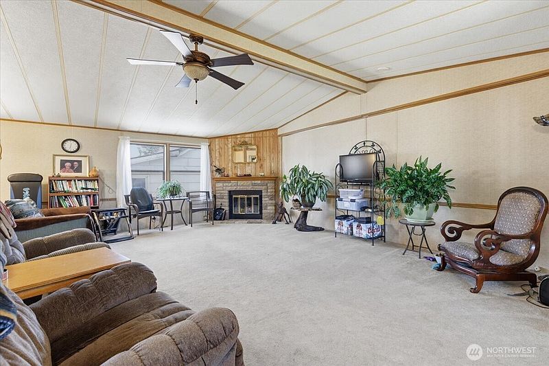 3rd image of 415 Sunny Drive