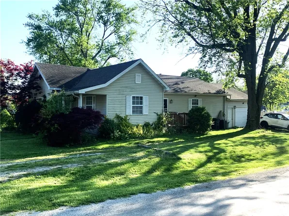 501 S Chestnut St, Pana, IL 62557