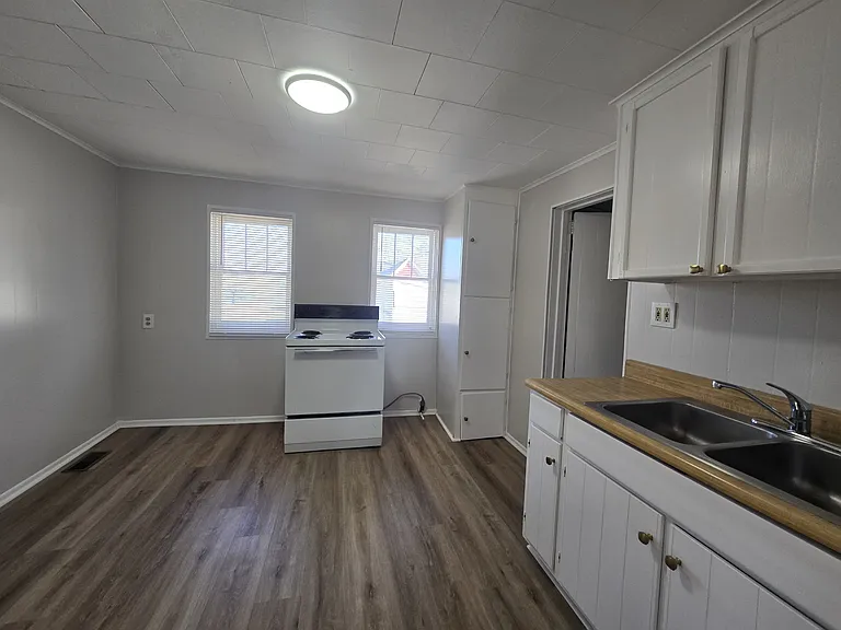 217 Crippen St #1 — Photo 6