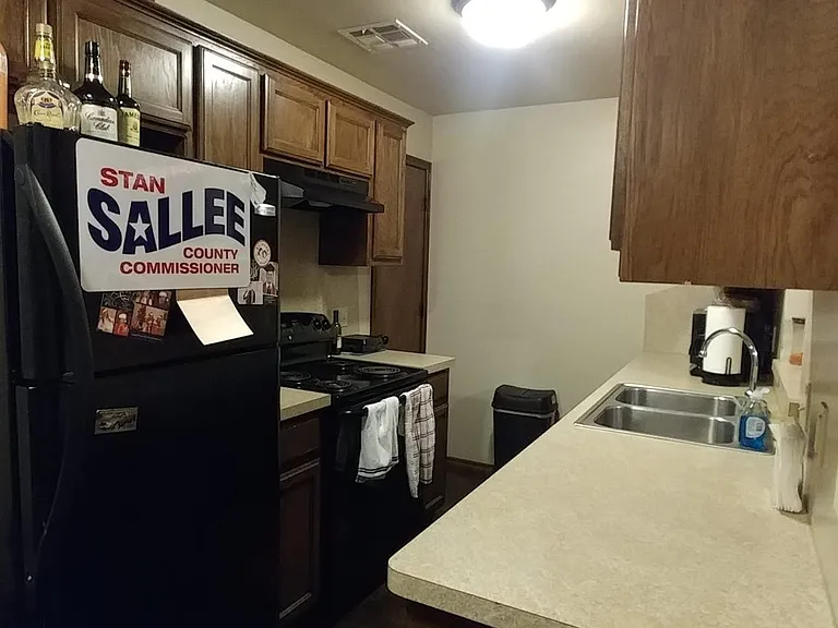 419 W Comanche St — Photo 10