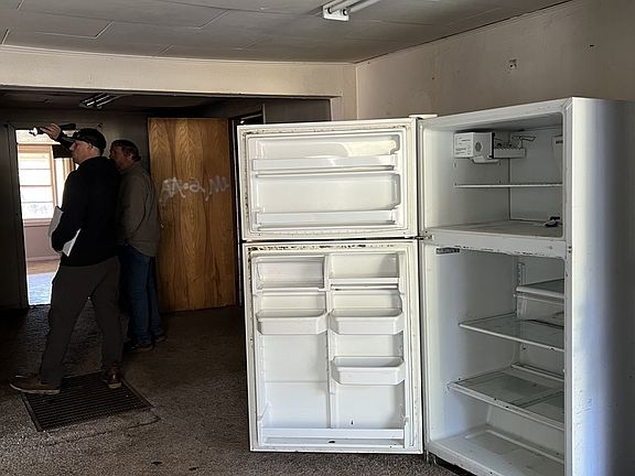 4th image of 1161 Curtin Rd