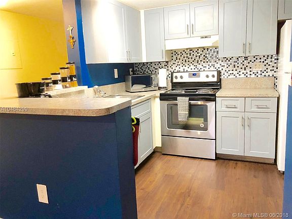 2nd image of 9884 Nob Hill Ln