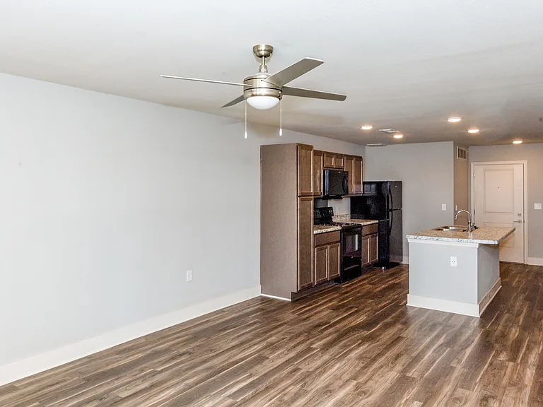 The Caravel Apartments — Photo 6
