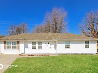 1704 W Quail Ct, Raymore, MO 64083
