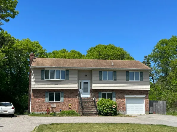 129 W Woodside Ave, Patchogue, NY 11772