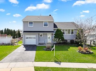 25 Mercer Rd, Old Bridge, NJ 08857