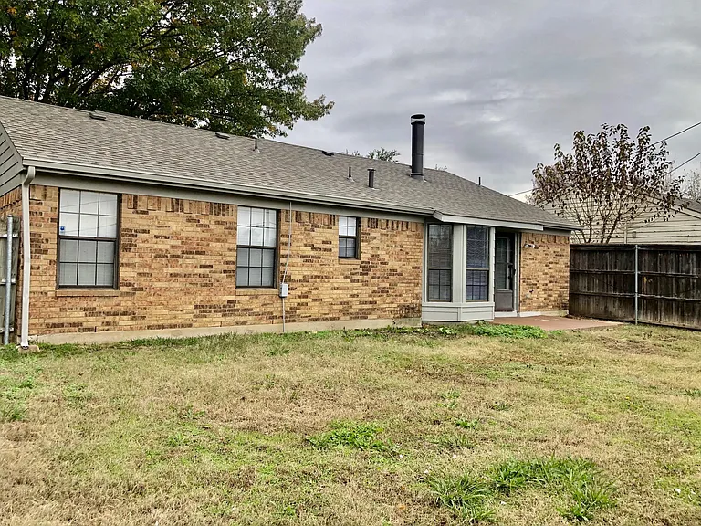 615 Valley Spring Dr — Photo 17
