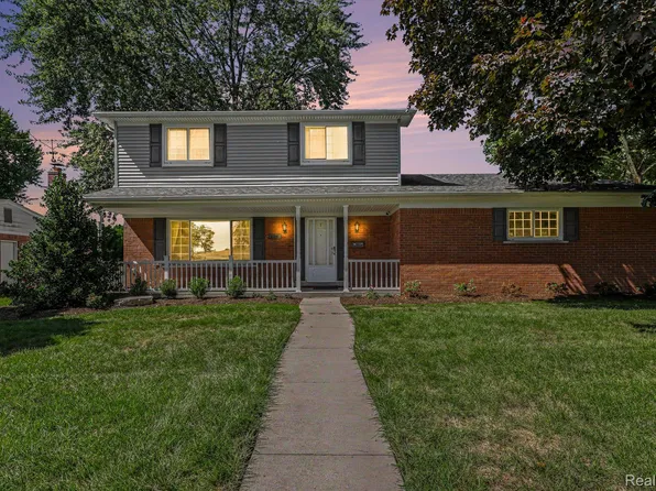 33887 Ashton Dr, Sterling Heights, MI 48312