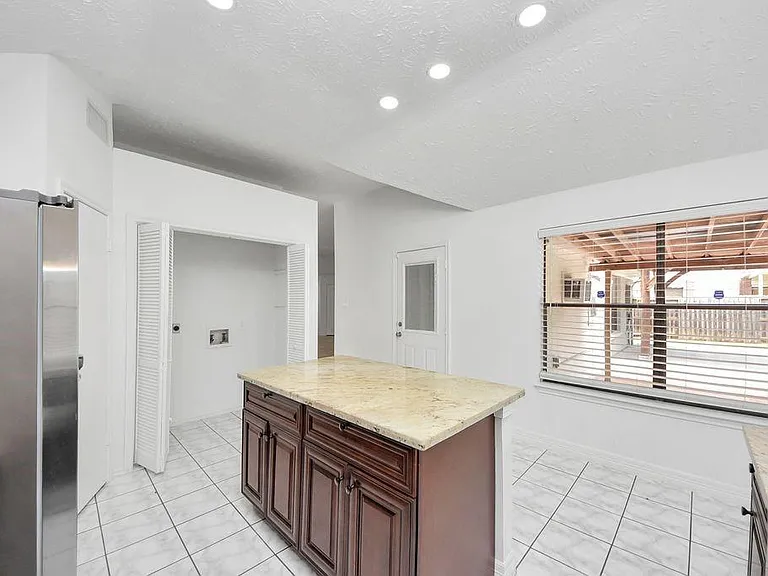 4922 E Laureldale Dr — Photo 15