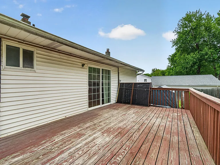 76 Maureen Dr — Photo 43