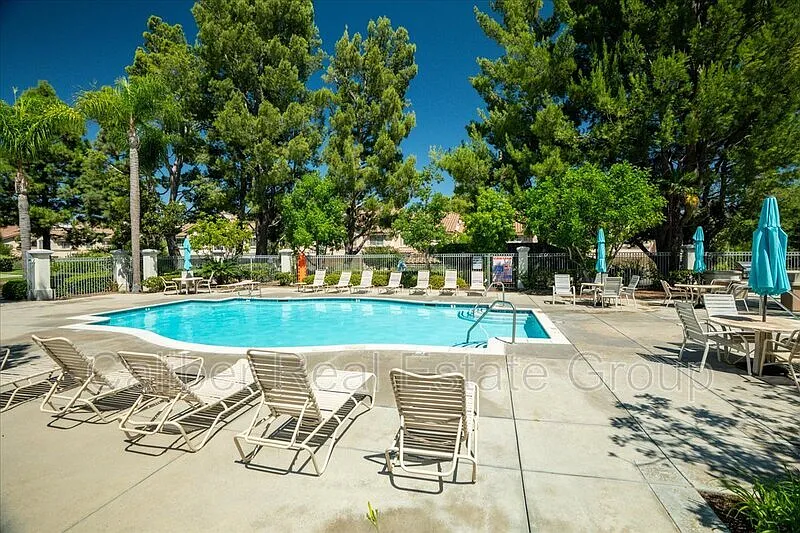 2 bed, 2.0 bath, 1126 sqft, $3,600 — Photo 2