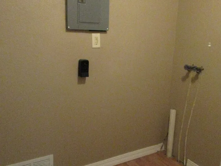1320 Oak St — Photo 9
