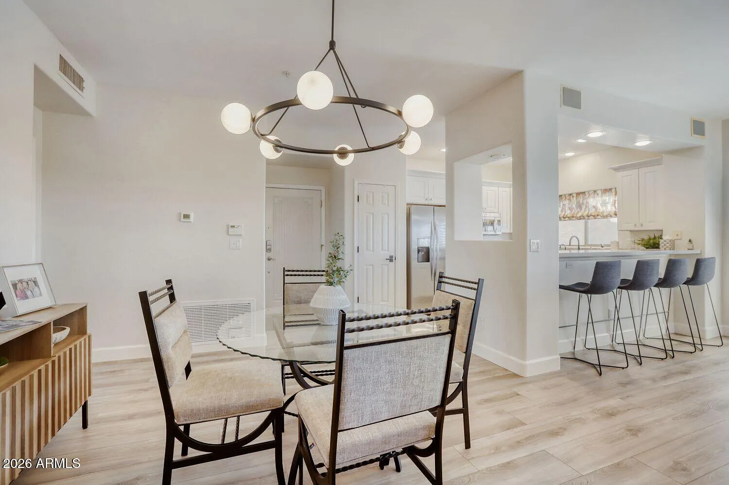 2 bed, 1240 sqft, $5,200 — Photo 4