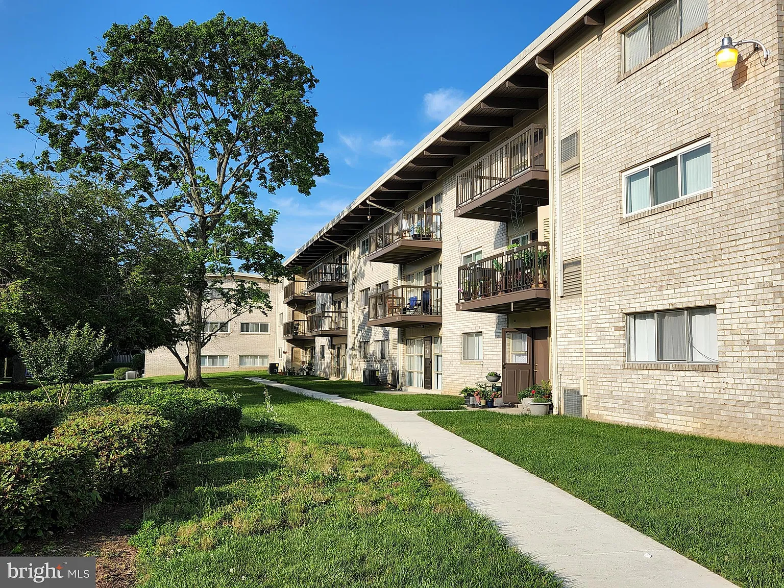 Fairfax Heritage Condo — Photo 1