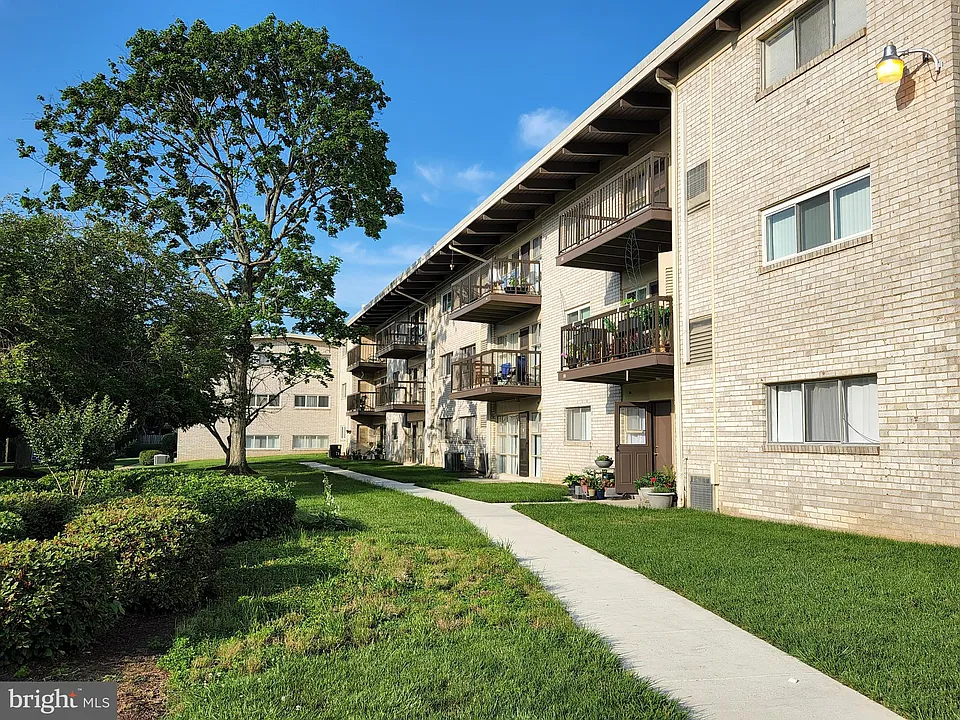 4965 Americana Dr #4965B