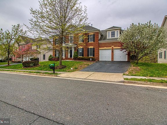 2nd image of 913 Octorora Pl NE