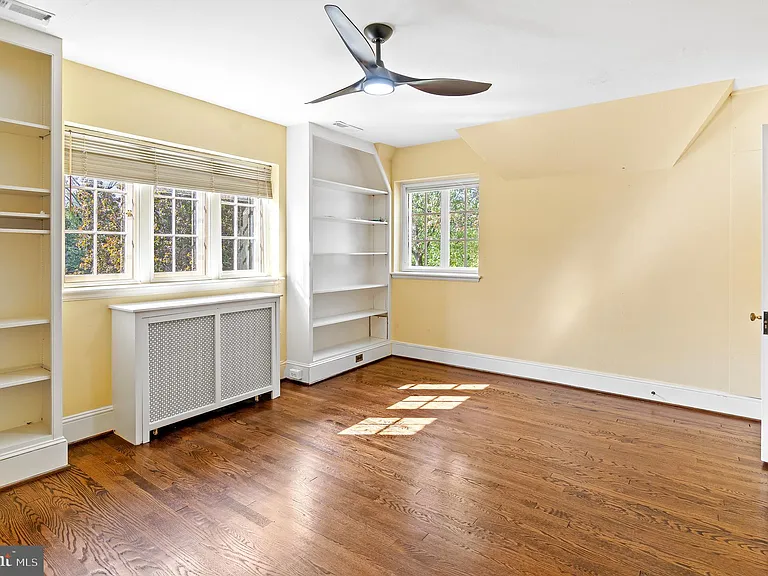 7704 Crossland Rd — Photo 36
